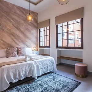 https://palacio-centro-patio-senorial-luxury.hotelsincadiz.net