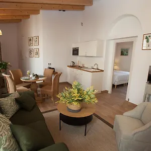 https://patios-de-la-riva.hotelsincadiz.net